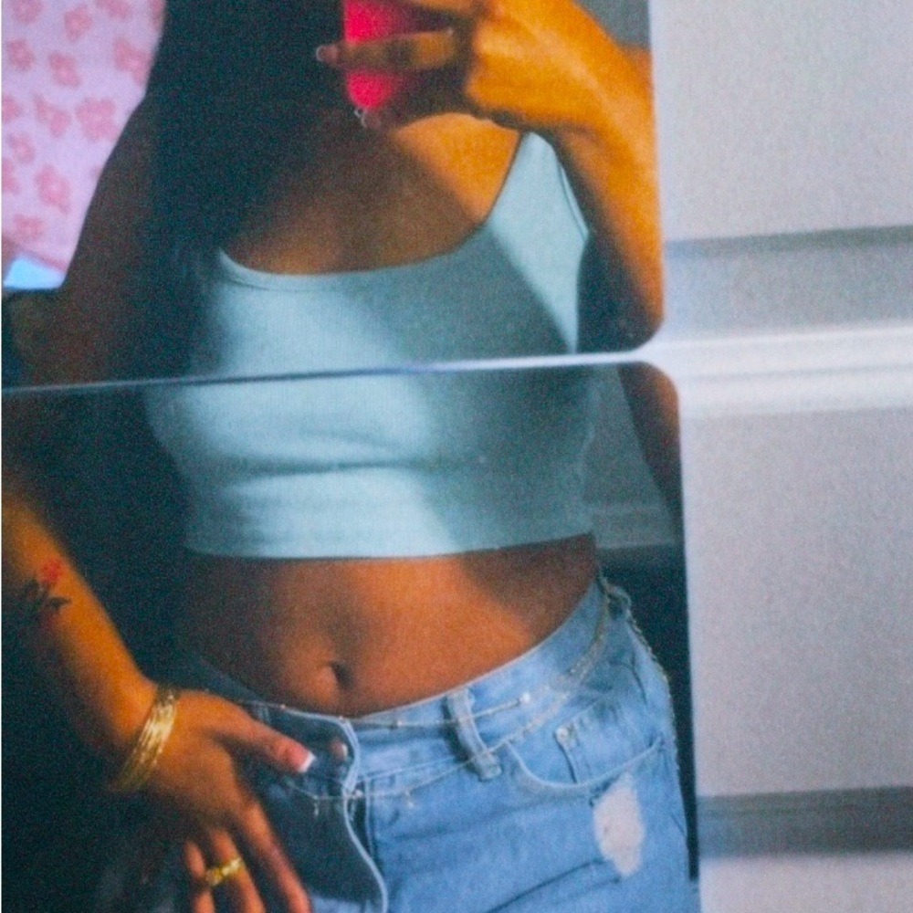 LIGHT BLUEISH GREEN CROP TOP .!🦋